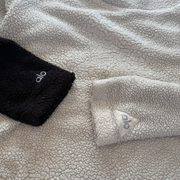 Two ALO Yoga Sherpa Turtleneck Fleece Pullover Top Bundle - Picture 4 of 4